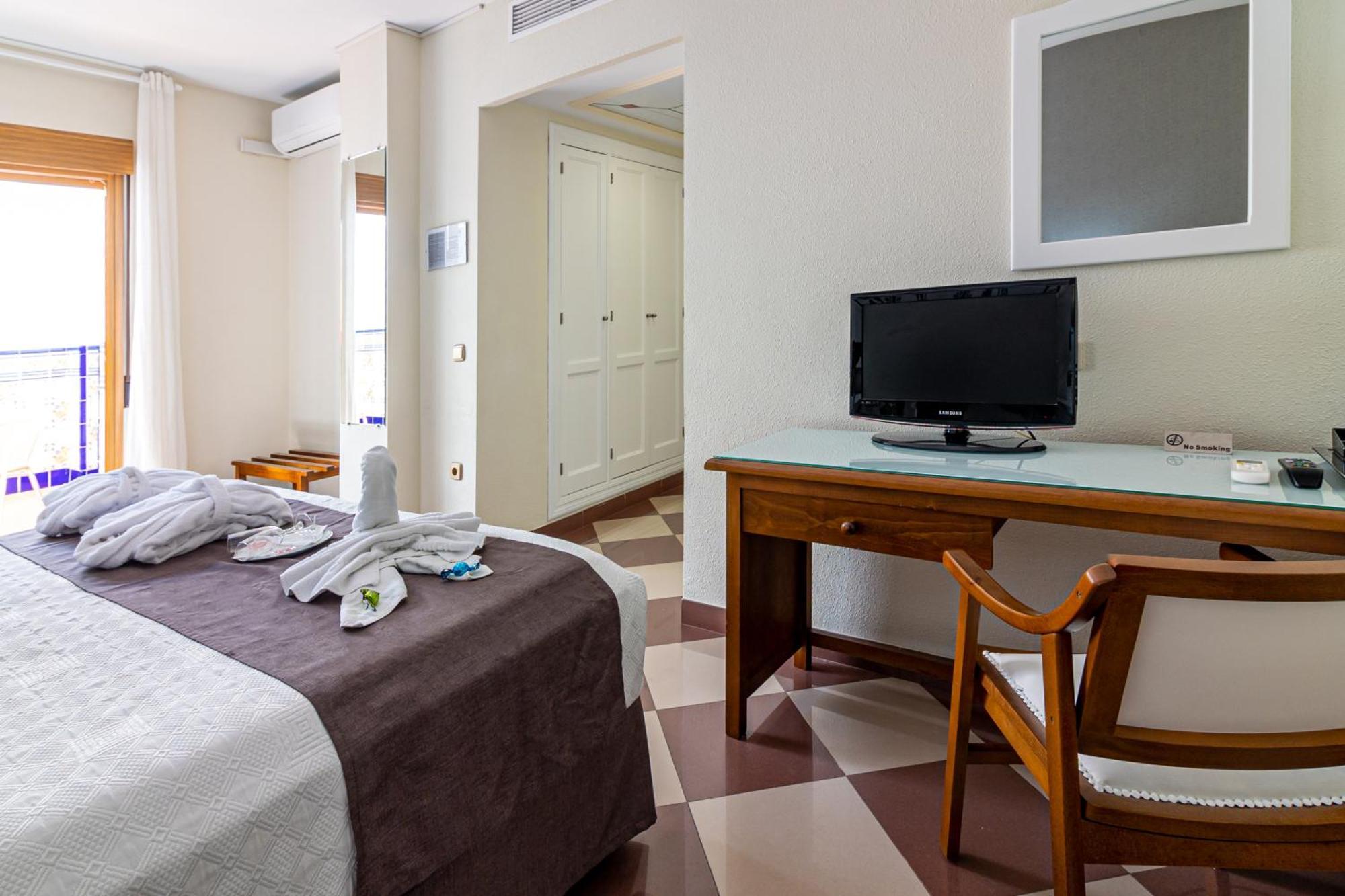 Hotel Avenida Tropical By Bossh! Hotels Salobrena Exterior photo